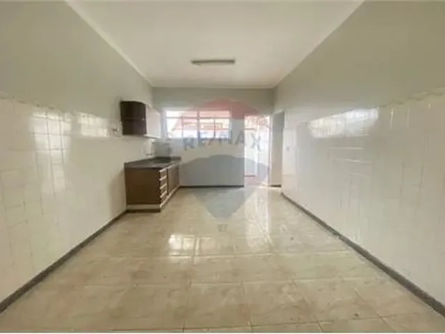 Imagem 7: Espaçoso Apartamento de 3 Quartos com Terraço Coberto em Localização Privilegiada