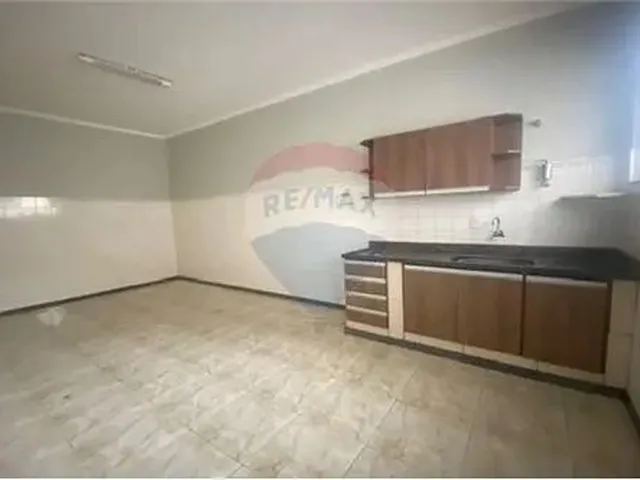 Imagem 6: Espaçoso Apartamento de 3 Quartos com Terraço Coberto em Localização Privilegiada