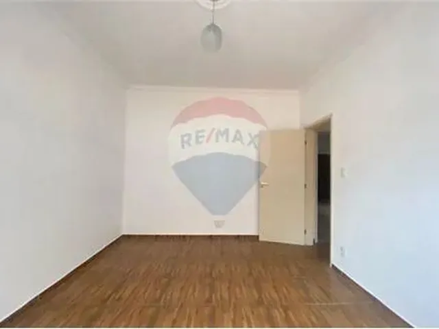 Imagem 2: Espaçoso Apartamento de 3 Quartos com Terraço Coberto em Localização Privilegiada
