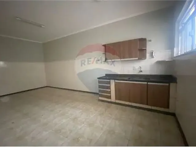 Imagem 11: Espaçoso Apartamento de 3 Quartos com Terraço Coberto em Localização Privilegiada
