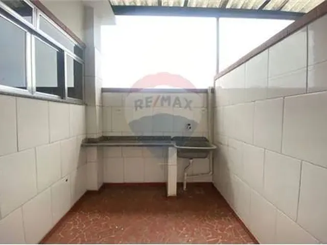 Imagem 8: Espaçoso Apartamento de 3 Quartos com Terraço Coberto em Localização Privilegiada