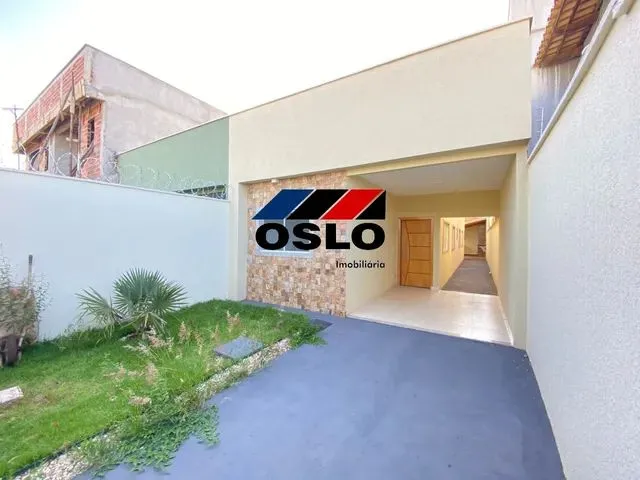 Imagem: A casa possui 3 Dormitórios, 1 Suíte, 2 Banheiros, 2