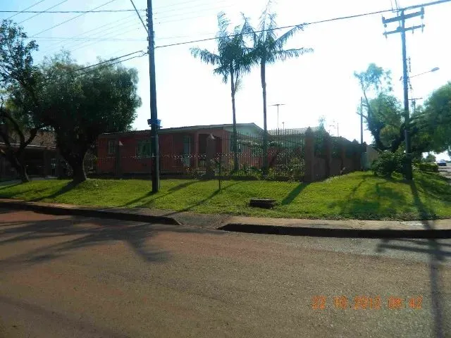 Imagem 1: Casa de Esquina com Amplo Terreno, Oportunidade Imperdível!