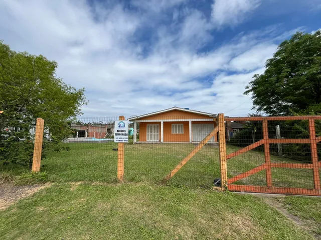 Imagem: Casa com Piscina e 03 quartos em Arroio