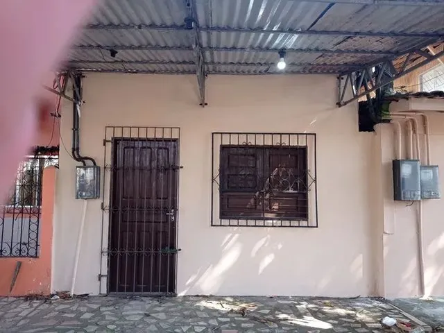 Imagem: A casa possui 2 Dormitórios, 1 Banheiro e está localizado