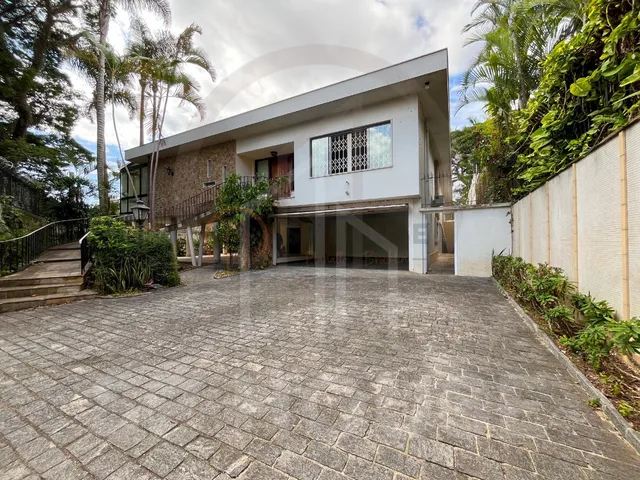 Imagem: Casa à Venda na Granja Juliana, 5 quartos