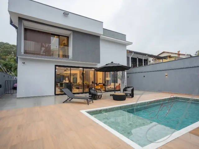 Imagem 4: Imperdível: Casa de Luxo com 4 Suítes e 6 Vagas no Parque dos Príncipes, São Paulo-SP