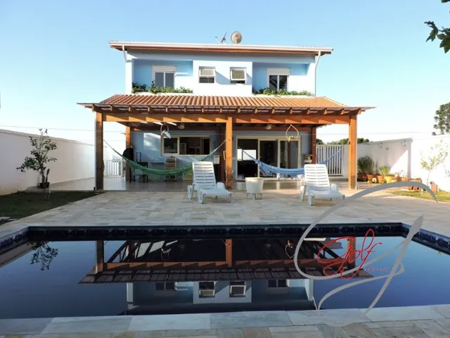 Imagem: A casa em condomínio possui 3 Dormitórios, 3 Suítes, 4