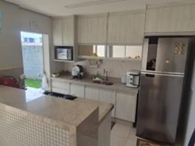 Imagem 2: Casa condomínio fechado, 3 suítes com varanda e ar condicionado em 2 suítes, sala 2