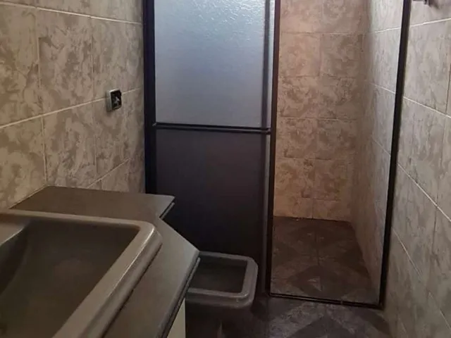Imagem 3: Casa com 3 quartos piso taboa corrida, suite, garagem, cômodo de comercio na esquina