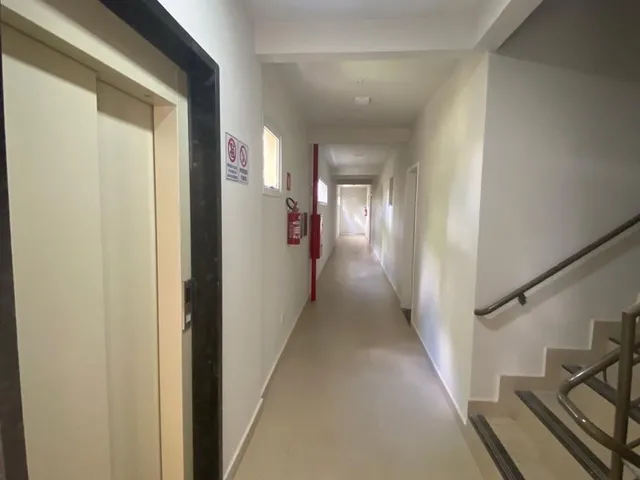 Imagem 16: Prédio com elevador, 2/4 (1 suíte), 1 vaga, apto da frente e com sacada