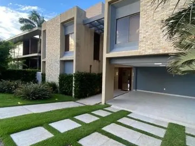Imagem: A casa em condomínio possui 5 Dormitórios, 5 Suítes, 5