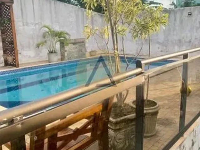 Imagem: A casa possui 4 Dormitórios, 3 Banheiros, 4 Vagas na