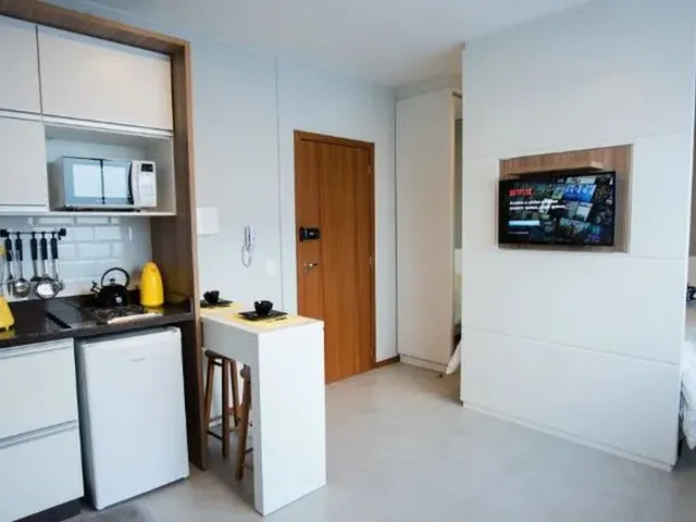Imagem 1: Apartamento Completo no Carianos com Água, Luz, Internet e Condomínio Já Inclusos No