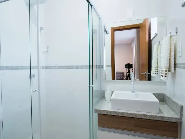 Imagem 8: Apartamento Completo no Carianos com Água, Luz, Internet e Condomínio Já Inclusos No