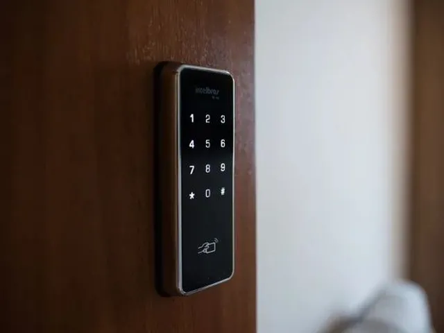 Imagem 5: Apartamento Completo no Carianos com Água, Luz, Internet e Condomínio Já Inclusos No