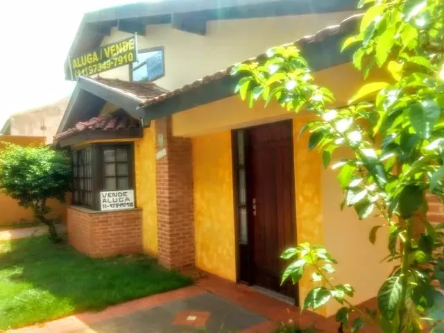 Imagem: A casa possui 3 Dormitórios, 1 Suíte, 2 Banheiros, 3