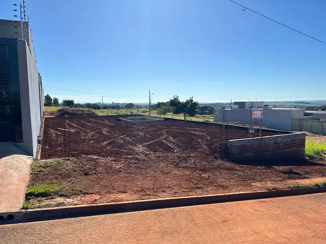 Imagem: Lindo Tereeno Aterrado Muro de Arrimo e