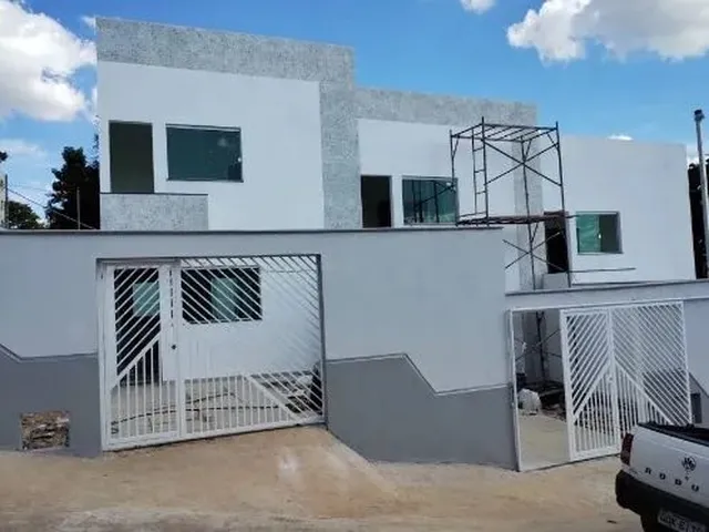 Imagem: Casa Geminada, com 2 Quartos e 2 Banheiros