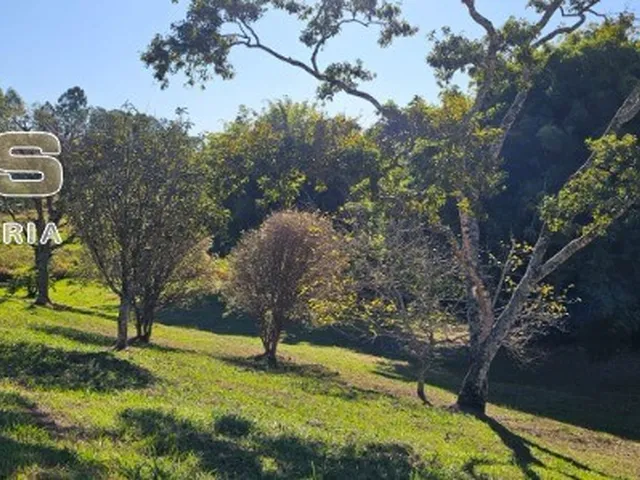 Imagem 7: Excelente sítio com 96.800 m² , muita área verde Casa com 4 dormitórios 03 Banheiros