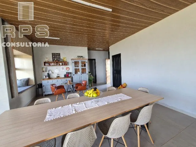 Imagem: Casa Térrea Aos Pés da Pedra Grande, com