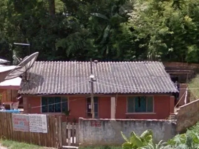 Imagem: A casa possui 2 Dormitórios, 2 Banheiros, 1 Vaga na