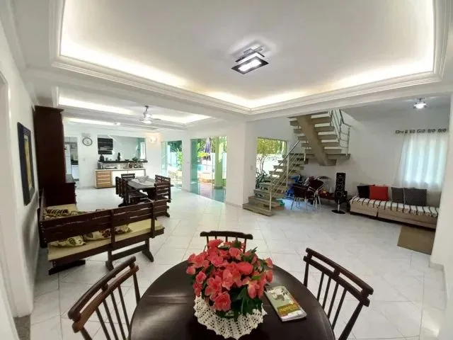 Imagem: Casa com 6 Dormitórios para Alugar, 300