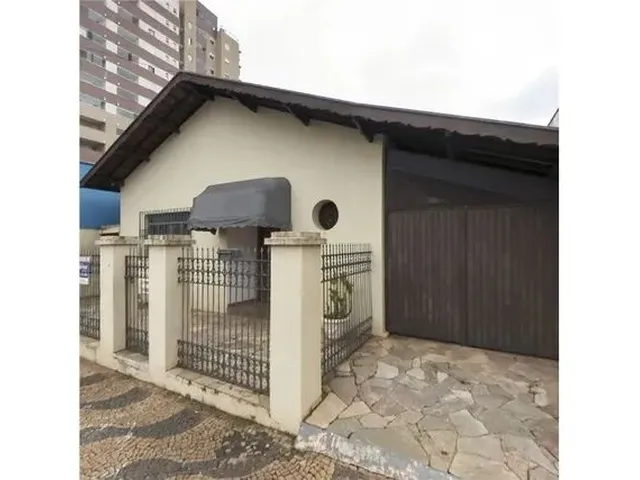 Imagem: Casa com 4 Dormitórios no Centro de Leme