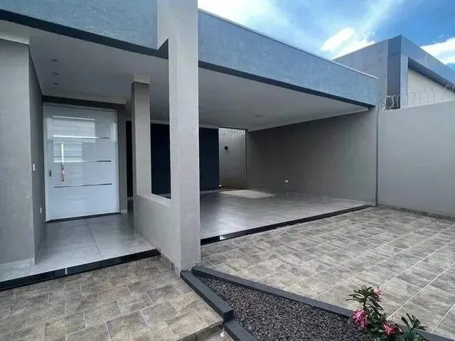 Imagem: A casa possui 3 Dormitórios, 1 Suíte, 1 Banheiro, 1 Vaga