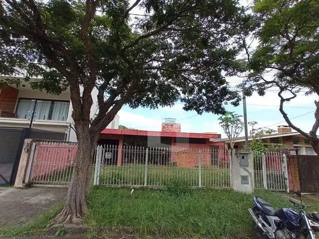 Imagem: Casa com 4 Dormitórios À Venda, 351 M²