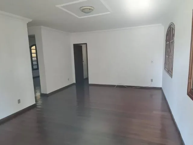 Imagem 3: Casa à venda em Ipatinga, Imbaúbas, com 6 quartos, 245m²