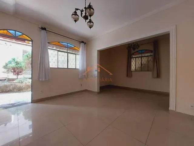 Imagem: Casa com 4 Quartos Sendo 1 Suíte, Aprox