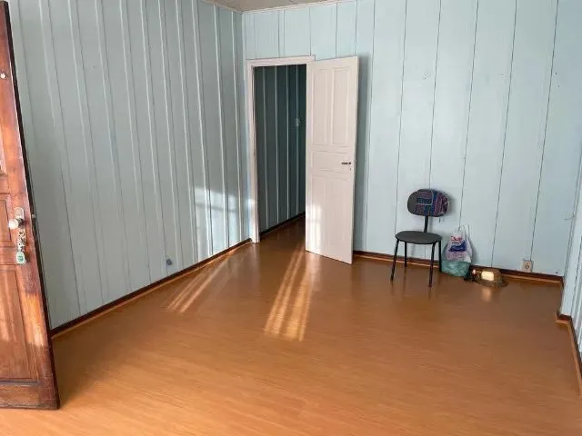 Imagem 3: Casa em Rua Movimentada com Vista para a Ponte Estaiada (Curitiba-Pr