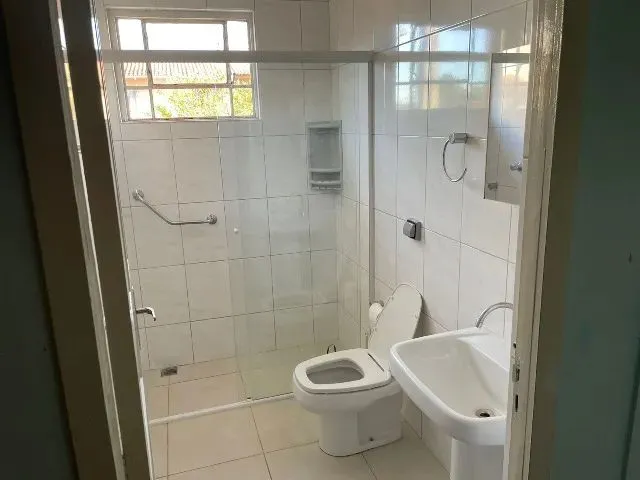 Imagem 2: Casa em Rua Movimentada com Vista para a Ponte Estaiada (Curitiba-Pr