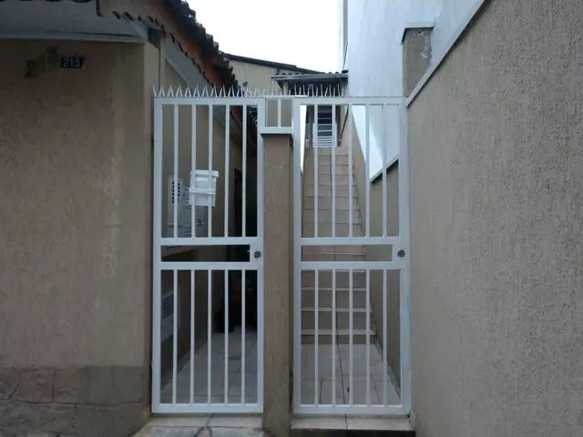 Imagem: A casa possui 1 Dormitório, 1 Banheiro e está localizado