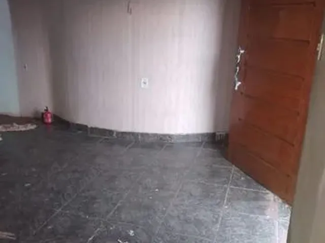 Imagem: A casa possui 2 Dormitórios, 1 Banheiro, 5 Vagas na