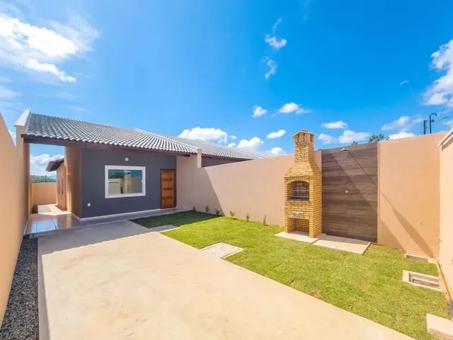 Imagem: O terreno possui 2 Dormitórios, 2 Suítes, 1 Banheiro e