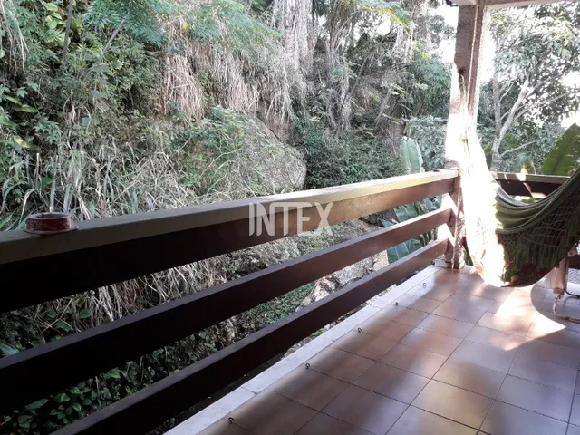 Imagem 14: Casa de Luxo à Venda em São Francisco, Niterói - 6 Quartos, 4 Suítes, 3 Salas, 8