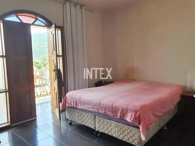 Imagem 6: Casa de luxo à venda em Piratininga, Niterói-RJ, com 5 quartos, 3 suítes e 6 vagas de