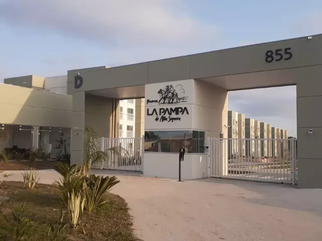 Imagem: O apartamento possui 2 Dormitórios, 1 Suíte, 1 Banheiro,