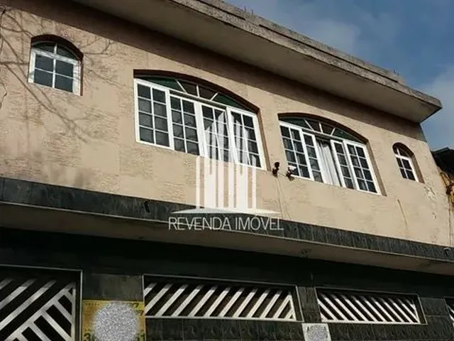 Imagem: A casa possui 3 Dormitórios, 3 Banheiros, 130m² de Área