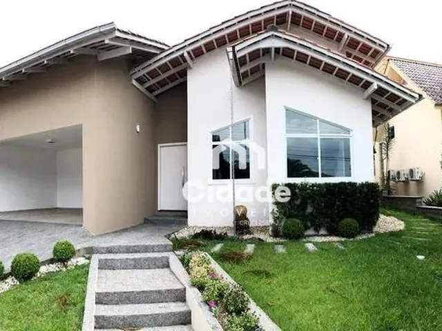 Imagem 1: Casa com 3 Dormitórios para Alugar por R$ 4.800,00/Mês - Jaraguá Esquerdo - Jaraguá