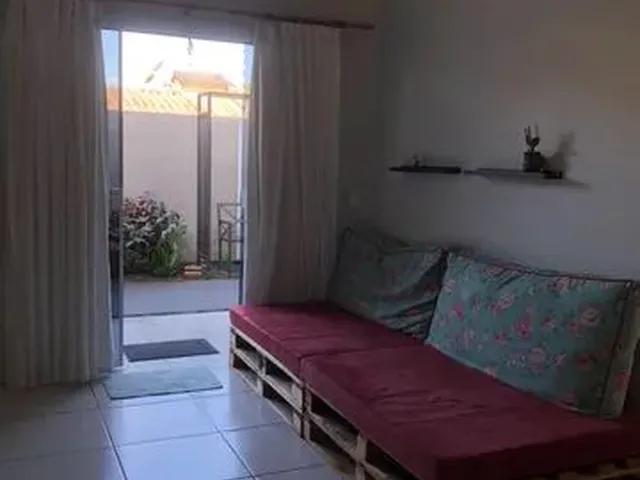 Imagem: Alugo Quarto para Mulher!