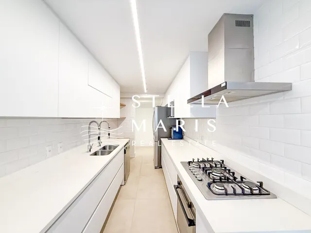 Imagem 3: Ipanema, Apartamento com varandão, original 4 suítes e 2 vagas à venda em prédio novo
