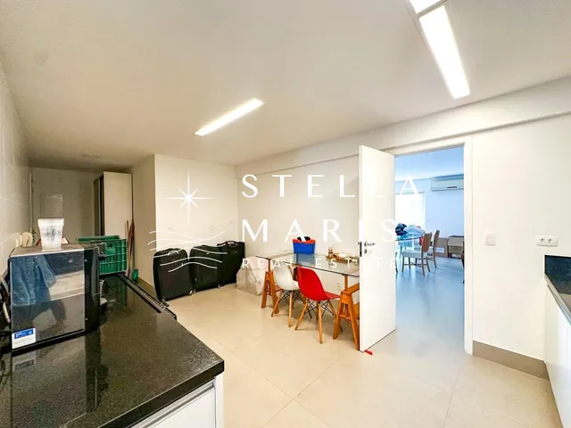 Imagem 15: Urca, Apartamento com 253 m2, varandão, totalmente reformado com 4 quartos, sendo 2