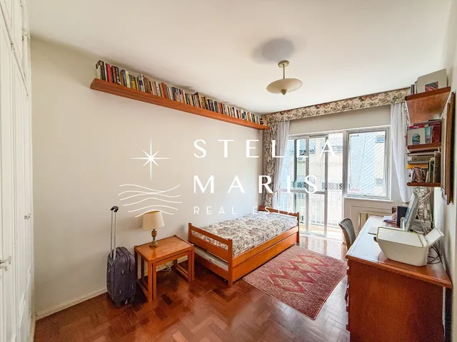 Imagem 3: Leblon, Apartamento com varanda ampla, 4 suítes, 4 vagas e vista lateral mar à venda