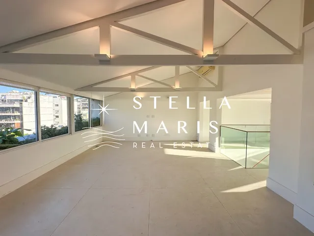 Imagem 3: Cobertura Triplex totalmente reformada, com piscina, churrasqueira e linda vista da Lagoa