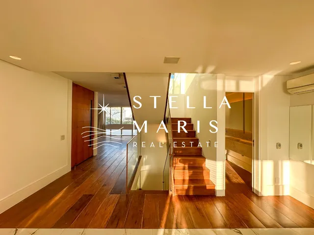 Imagem 2: Cobertura Triplex totalmente reformada, com piscina, churrasqueira e linda vista da Lagoa