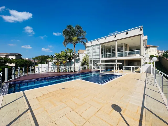 Imagem: A casa possui 5 Dormitórios, 5 Suítes, 10 Banheiros,