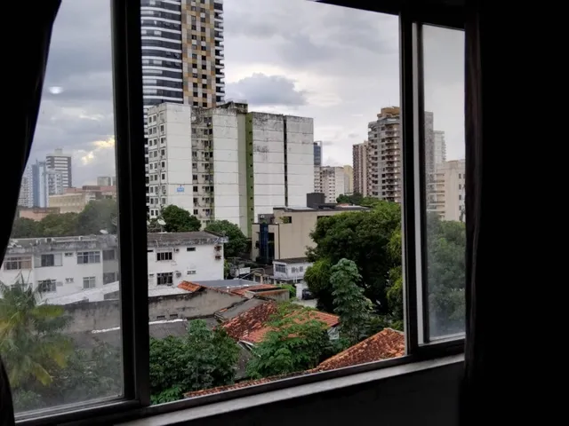 Imagem 12: Apartamento com sacada e acabamento moderno pronto para morar